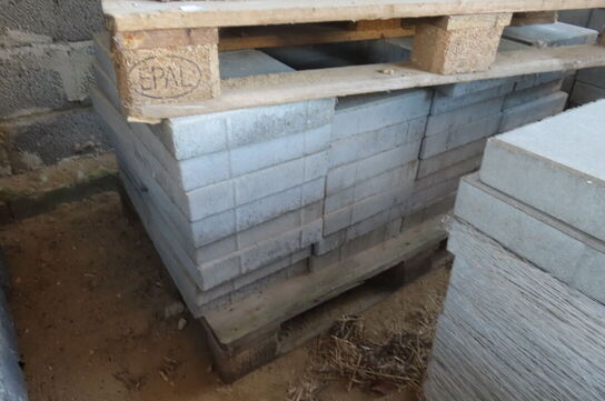 Diverse betonfliser og lecablokke