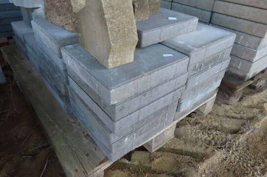 2 paller med diverse sten og fliser