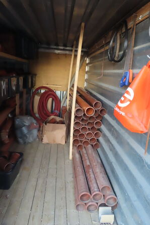 Materialecontainer med indhold af diverse pvc rør