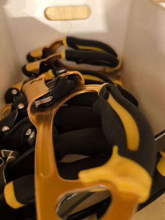 Skab med udstyr til faldsikring