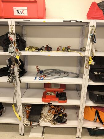 Indhold fra 3 reoler FALDSIKRING MM.