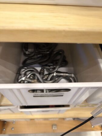 Skab med udstyr til faldsikring