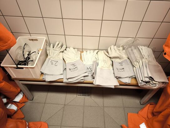 Arbejdshandsker og sikkerhedsbriller