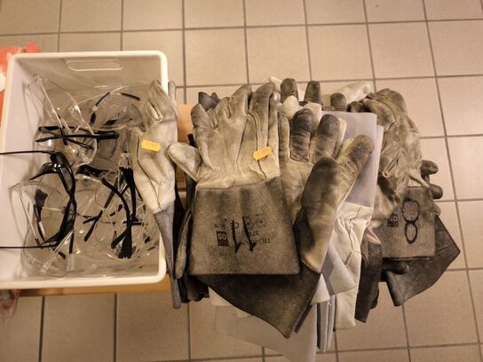 Arbejdshandsker og sikkerhedsbriller