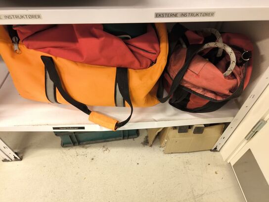 Indhold fra 3 reoler FALDSIKRING MM.