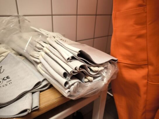 Arbejdshandsker og sikkerhedsbriller