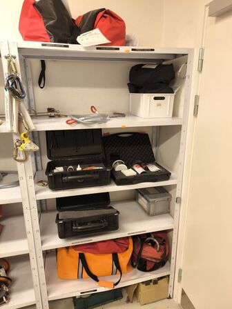 Indhold fra 3 reoler FALDSIKRING MM.