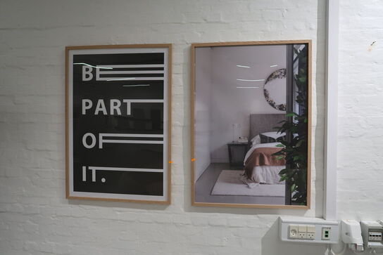 2 stk. indrammede plakater