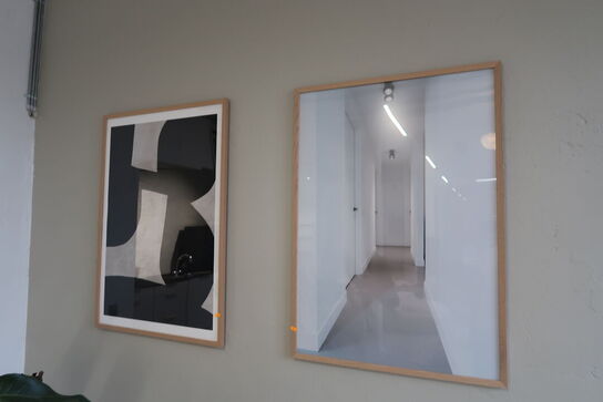 2 stk. indrammede plakater