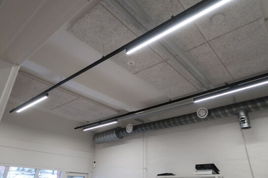 2 stk. skinner med 4 stk. LED-skinner