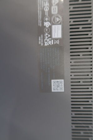 Bærbarcomputer LENOVO IdeaPad 1, med computerskærm og mus