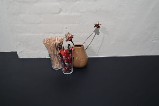 Mikrobølgeovn, div. Køkkeservice m.m.