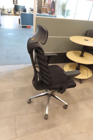 3 stk kontorstole samt bord