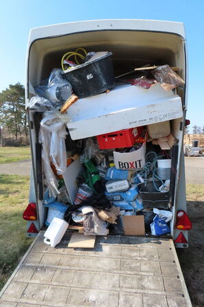 Hestetrailer BRENDERUP 33 med indhold