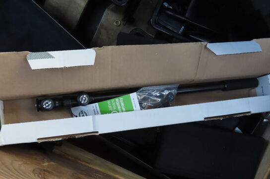 Palle med diverse mikrofoner ledninger og tilbehør