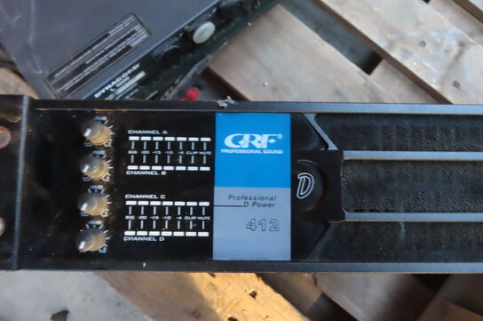 Palle med diverse ledninger og 3 stk forstærkere