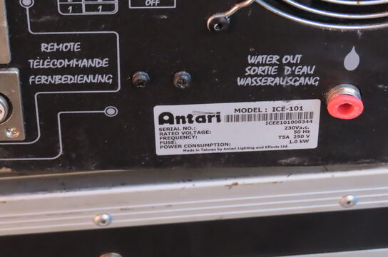 Røgmaskine samt flightcase ANTARI ICE-101