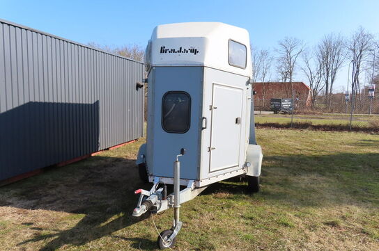 Hestetrailer BRENDERUP 33 med indhold