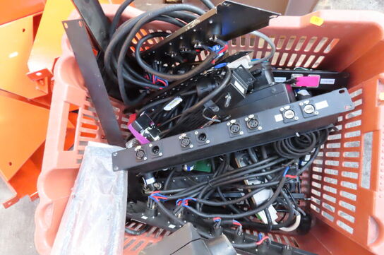 Kasse med lamper samt reservedele