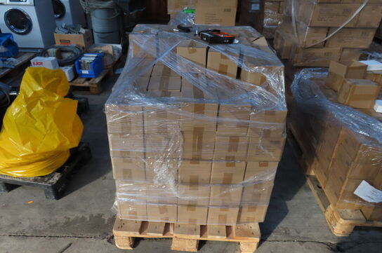 Ca 110 kasser med ledning til keyboard NOX GAMING