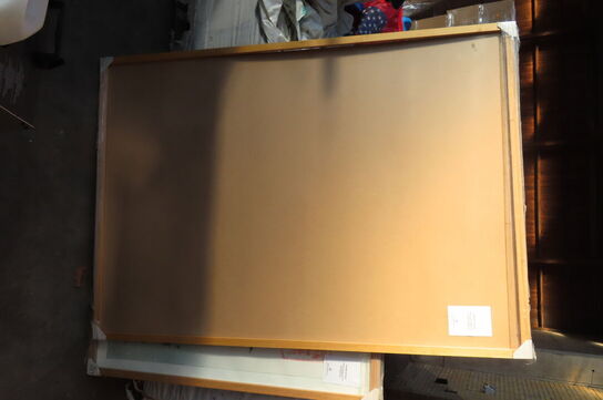 3 malerier, 2 rullevogne, haveredskaber og 2 blomster