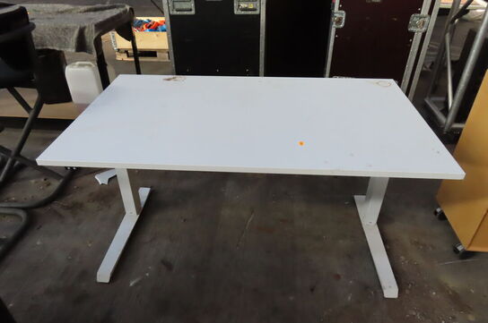 Reol og hæve-/sænkebord