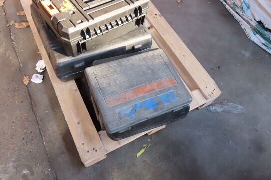 Stiksav BOSCH samt 4 tomme kasser