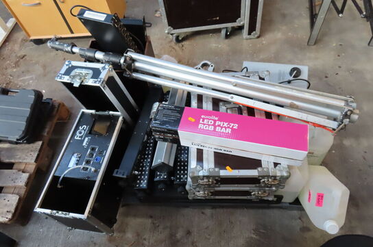 Palle med diverse lys, røgmaskine, stativ mv.