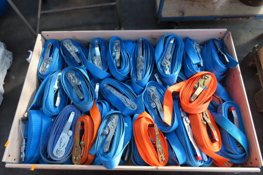 Palle med diverse stropper