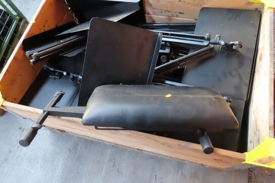 Palle med nodestativer og keyboardbænke