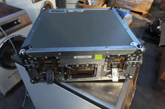 Flightcase med 10 kasser