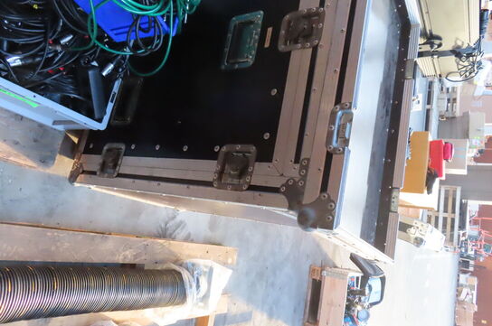 Flightcase med lydudstyr