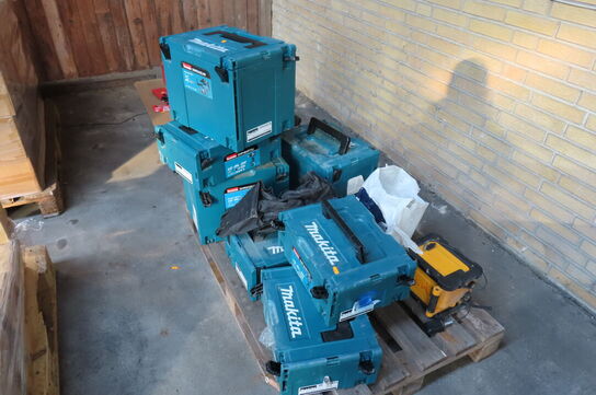 Diverse tomme kasser MAKITA samt arbejsradio