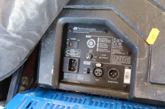 Palle med diverse røgmaskiner, højtaler, skærme mv.