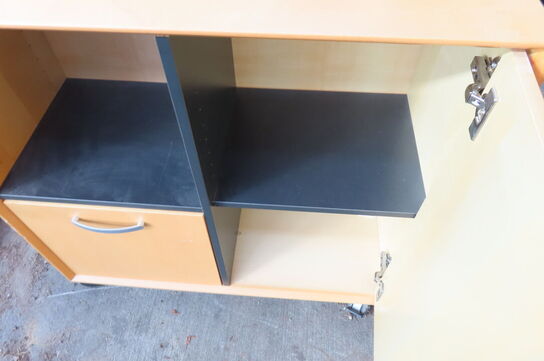 Reol og hæve-/sænkebord