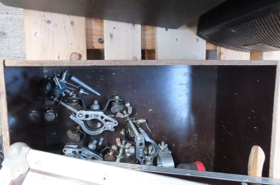 4 stk højtaler samt diverse beslag