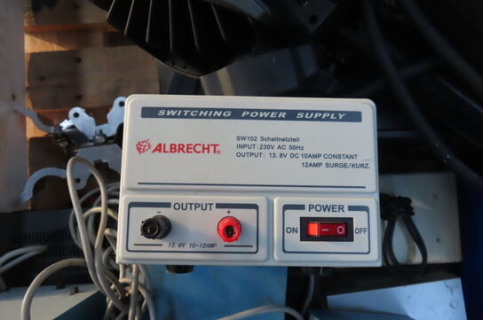 Palle med diverse lamper, B&O tonegenerator mv.