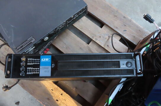 Palle med diverse ledninger og 3 stk forstærkere