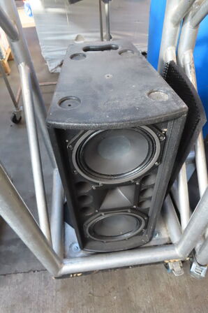 2 stk højtaler på rullevogne