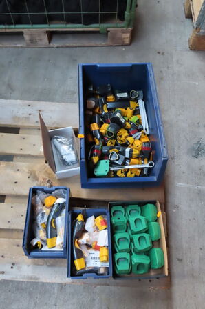 Kasse med diverse EC CUTTER