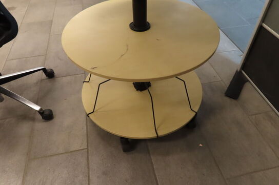 3 stk kontorstole samt bord