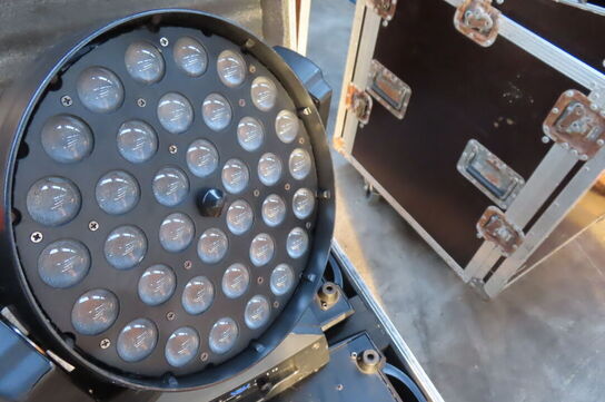 4 stk lamper FOS TECHNOLOGIES inkl. flightcase