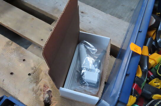 Kasse med diverse EC CUTTER