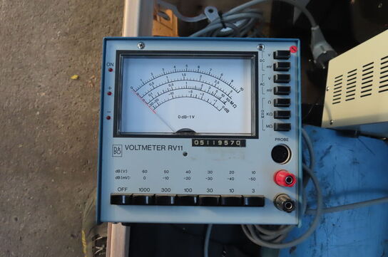 Palle med diverse lamper, B&O tonegenerator mv.