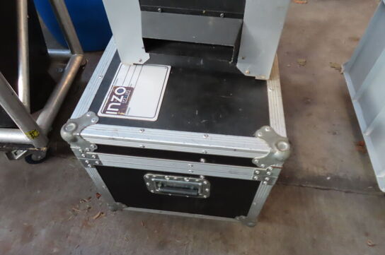 Røgmaskine samt flightcase ANTARI ICE-101