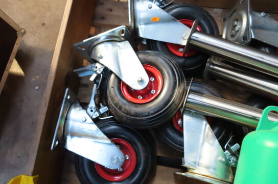 Palle med diverse hjul, benzindunk mv.