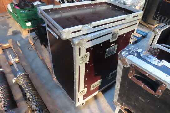 Flightcase med lydudstyr