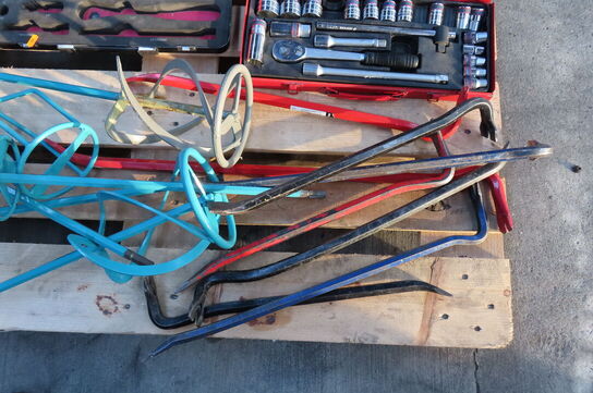 Palle med håndværktøj af topnøglesæt mv.