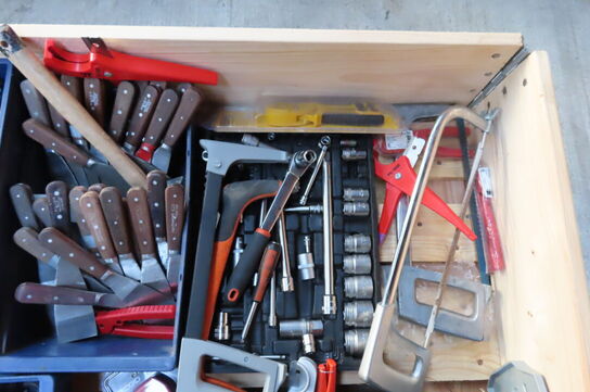 Palle med diverse håndværktøj