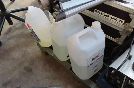 Palle med diverse lys, røgmaskine, stativ mv.